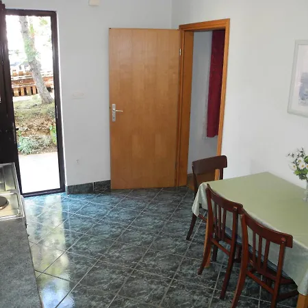 Апартаменты Dubravka With 2 Bedrooms And Terrace Цриквеница