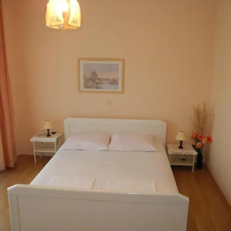 Dubravka With 2 Bedrooms And Terrace Crikvenica