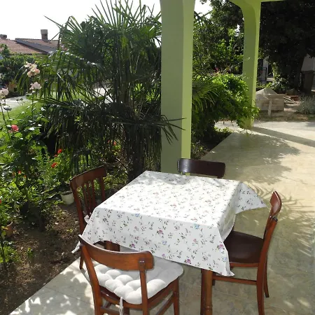 Dubravka With 2 Bedrooms And Terrace *